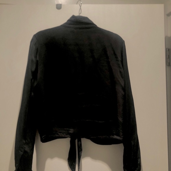 Aritzia Wilfred Tie Front blouse - Picture 7 of 7